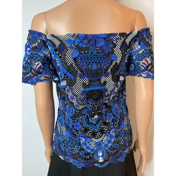 Alice + Olivia Maxie Off the shoulder Top Guipure Lace size S - Picture 2 of 8